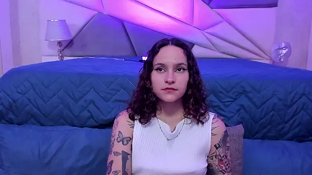 AnnyThompson  online show from January 6, 2025, 1:09 am