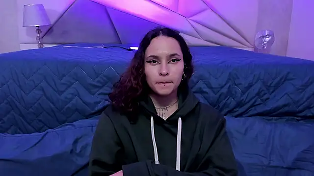 AnnyThompson  online show from January 8, 2025, 12:28 am