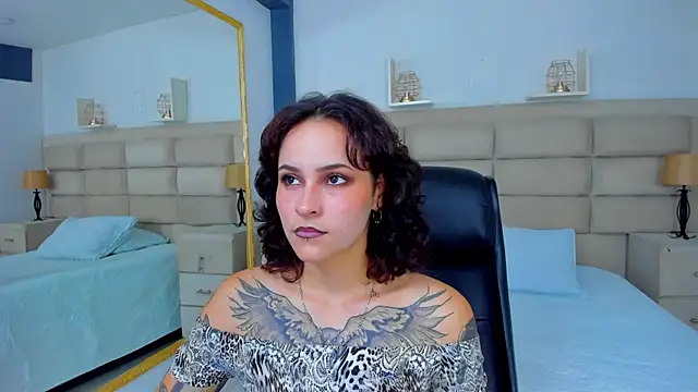 AnnyThompson  online show from November 4, 2025, 8:30 pm