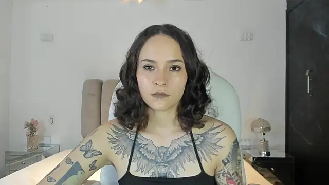 AnnyThompson  online show from February 16, 2026, 10:17 pm