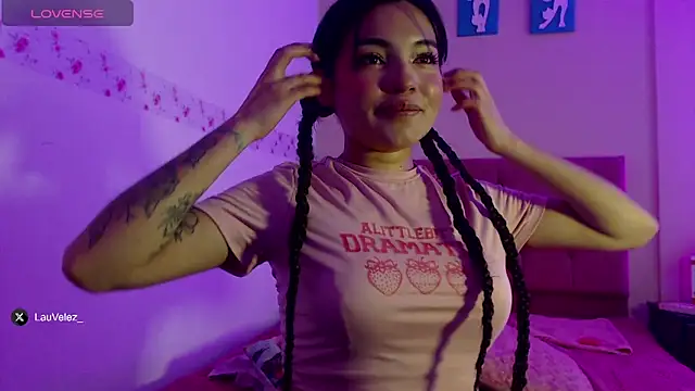 lauvelez   online show from March 28, 2026, 1:22 pm