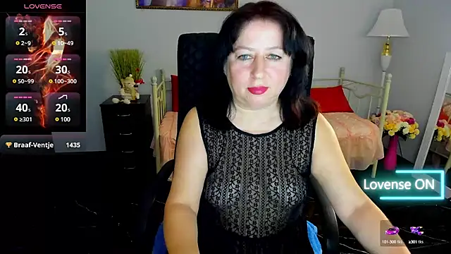 Julia Dean online show from February 1, 2025, 4:22 pm