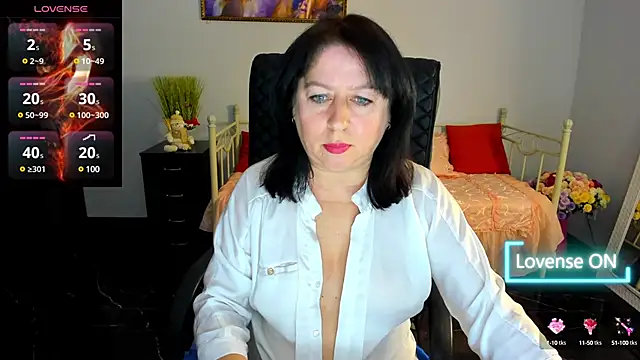 Julia Dean online show from February 8, 2025, 4:25 pm