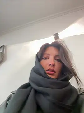 BabeRainbow online show from February 5, 2025, 9:04 am