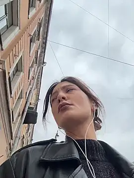 BabeRainbow online show from September 18, 2025, 10:06 am