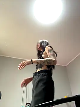 BabeRainbow online show from September 20, 2025, 9:32 am