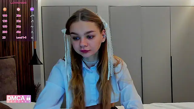 Molly sweetie online show from November 17, 2025, 7:14 am