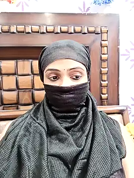 Snapshot of Yours-Bebo chatting on January 7, 2025, 6:24 pm Yours-Bebo online show from January 7, 2025, 6:24 pm