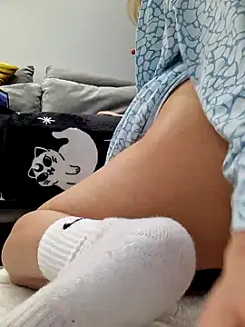 Miss    Mia  online show from January 16, 2025, 3:24 pm