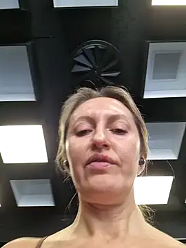 Miss    Mia  online show from January 26, 2025, 11:17 am