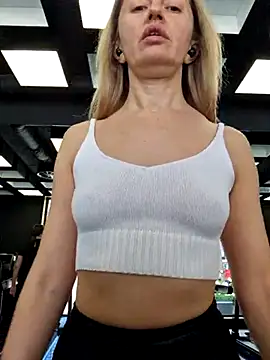 Miss    Mia  online show from February 6, 2025, 9:32 am