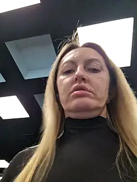 Miss    Mia  online show from December 15, 2025, 10:30 am