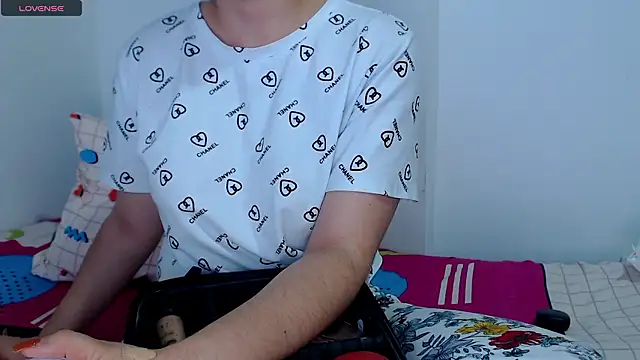 sofi-rojas1 online show from January 11, 2026, 8:52 am