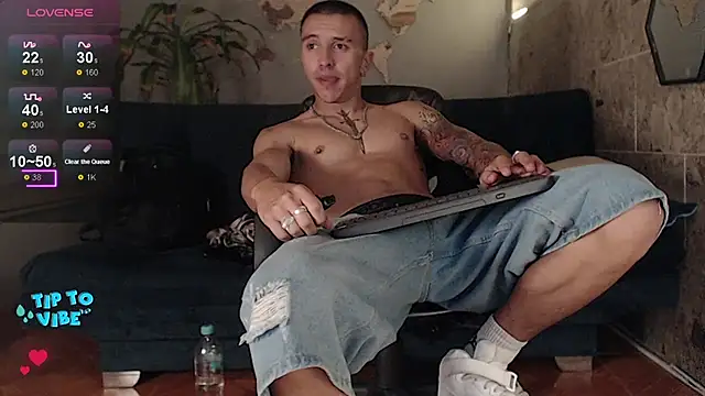 Snapshot of rogert_xx chatting on February 8, 2025, 9:03 am rogert xx online show from February 8, 2025, 9:03 am