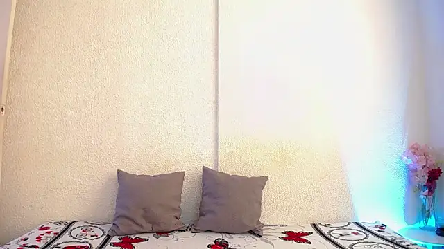  joanne and oliver  online show from September 12, 2025, 4:51 pm