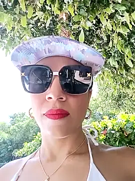  joanne and oliver  online show from November 12, 2025, 5:24 pm