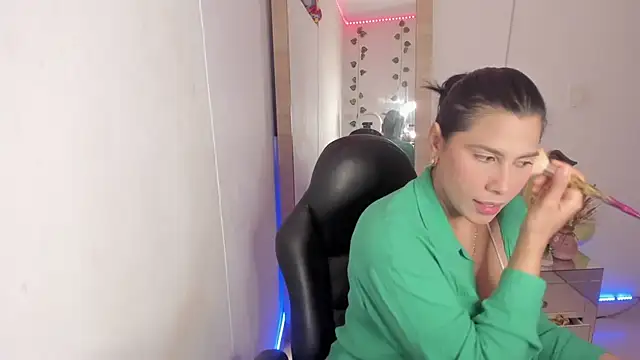 Snapshot of hellensexy chatting on January 5, 2025, 3:55 pm hellensexy online show from January 5, 2025, 3:55 pm