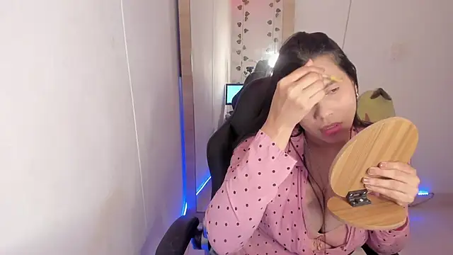 Snapshot of hellensexy chatting on January 14, 2025, 10:02 pm hellensexy online show from January 14, 2025, 10:02 pm