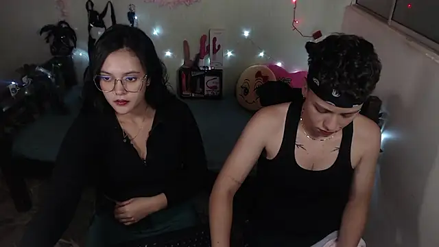 Antonella Cruz02 online show from February 19, 2025, 2:12 am