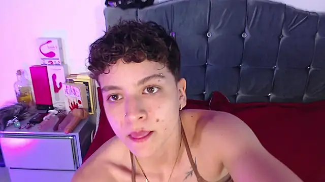 Antonella Cruz02 online show from June 6, 2026, 3:44 am