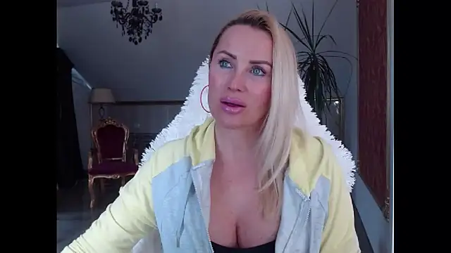 eyesangel22 online show from March 7, 2025, 11:40 am