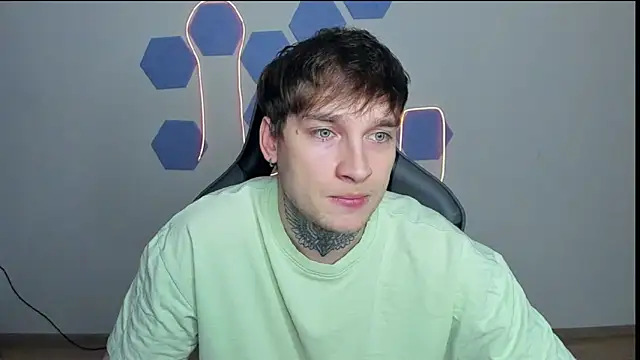 Chris Tyson online show from December 6, 2024, 2:17 pm