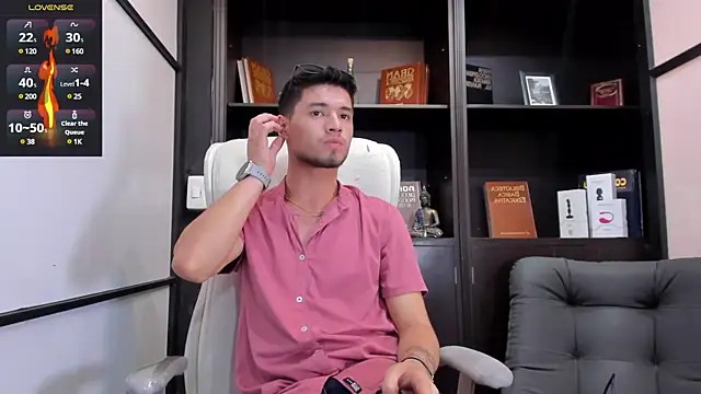 EdwardRoss  online show from March 15, 2025, 8:32 pm