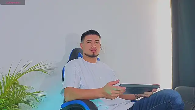 EdwardRoss  online show from October 19, 2025, 4:29 pm