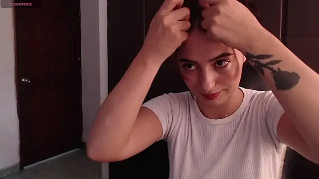 Kate lorens9 online show from December 17, 2024, 6:20 pm