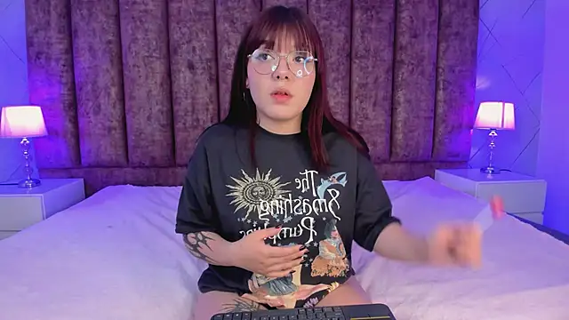 Fluffy Bubble21 online show from February 21, 2025, 10:17 am