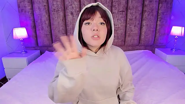 Fluffy Bubble21 online show from March 3, 2025, 10:28 am