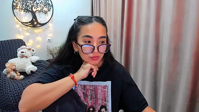 Snapshot of worldofkim chatting on February 17, 2026, 10:34 am worldofkim online show from February 17, 2026, 10:34 am