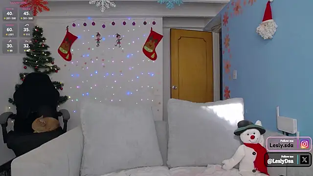 Snapshot of leslyyu chatting on December 17, 2024, 8:32 pm leslyyu online show from December 17, 2024, 8:32 pm