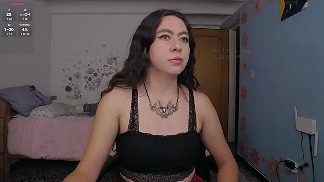 Snapshot of leslyyu chatting on September 15, 2025, 2:17 pm leslyyu online show from September 15, 2025, 2:17 pm