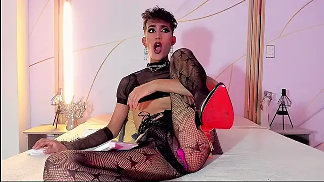 CheryHandsome online show from February 13, 2025, 7:42 pm