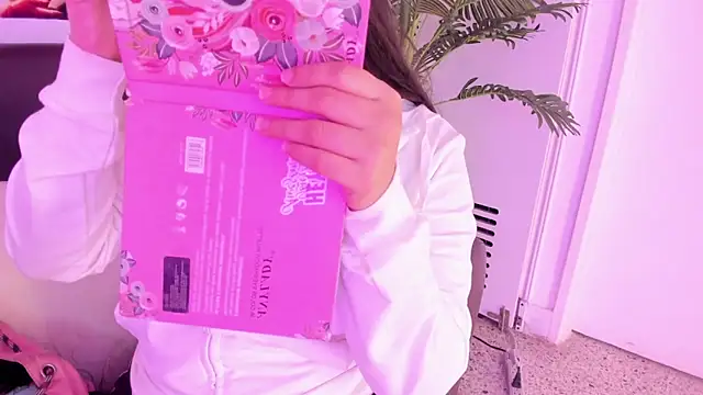 Miia Thompsonn online show from December 27, 2024, 3:09 am