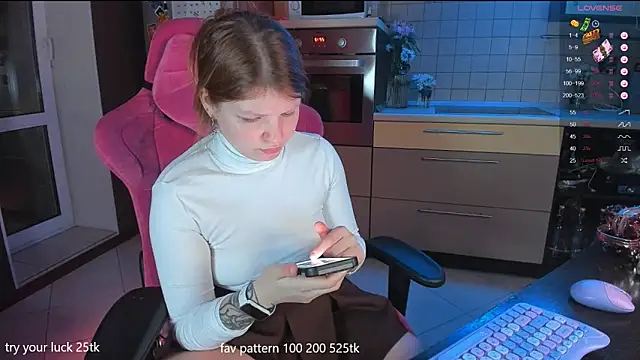 Snapshot of lil_lia chatting on December 2, 2024, 7:16 pm lil lia online show from December 2, 2024, 7:16 pm