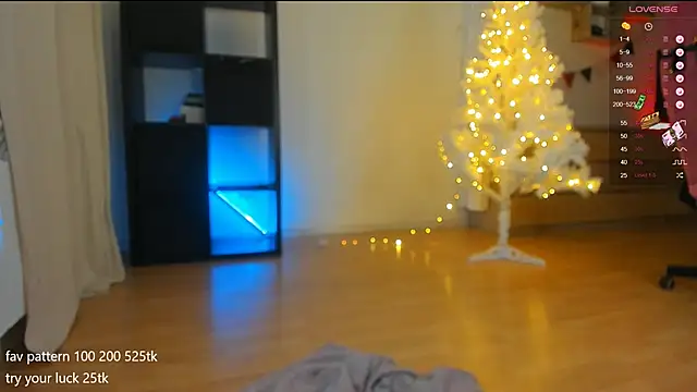 Snapshot of lil_lia chatting on December 22, 2024, 2:06 am lil lia online show from December 22, 2024, 2:06 am