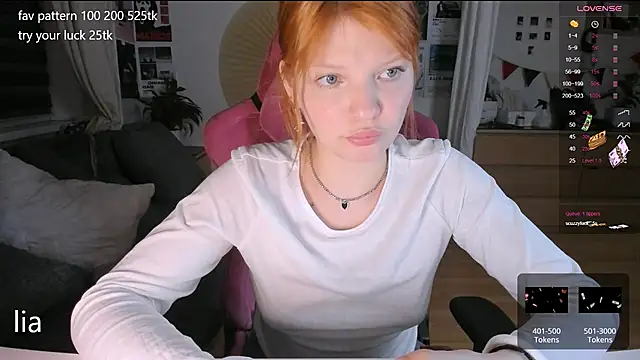 Snapshot of lil_lia chatting on October 15, 2025, 9:48 pm lil lia online show from October 15, 2025, 9:48 pm
