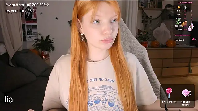 Snapshot of lil_lia chatting on October 23, 2025, 1:05 am lil lia online show from October 23, 2025, 1:05 am