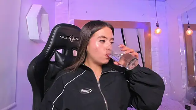 ary cooper  online show from November 20, 2025, 12:16 pm