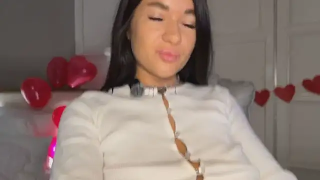 Snapshot of UrLillShy chatting on February 7, 2026, 1:09 am UrLillShy online show from February 7, 2026, 1:09 am