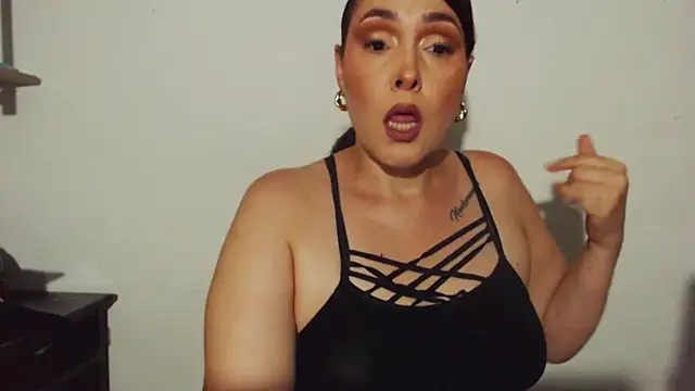 Miss Agatha online show from October 28, 2025, 1:20 am