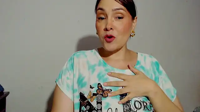 Miss Agatha online show from November 2, 2025, 2:58 am