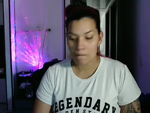 Snapshot of CarolinaRincon chatting on February 12, 2025, 10:26 pm CarolinaRincon online show from February 12, 2025, 10:26 pm