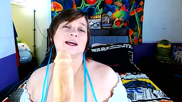 Snapshot of Chloenightmare chatting on June 16, 2026, 7:27 pm Chloenightmare online show from June 16, 2026, 7:27 pm