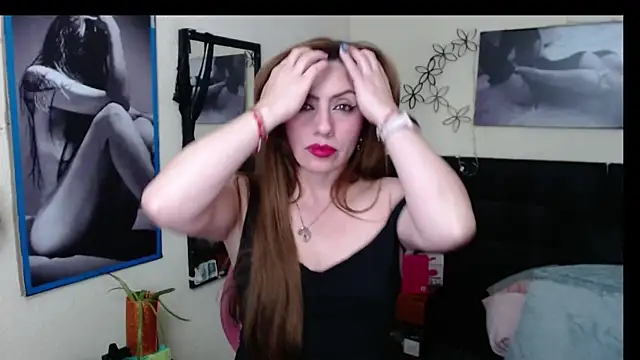 AnthonelaBella online show from April 16, 2026, 9:50 pm