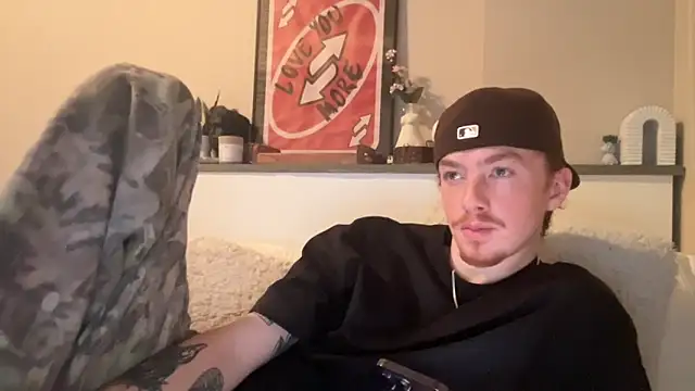 Snapshot of younghungginger chatting on February 19, 2025, 2:12 am younghungginger online show from February 19, 2025, 2:12 am