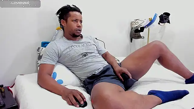 AlejoKhalifa  online show from September 23, 2025, 9:56 am