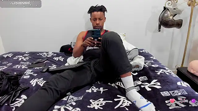 AlejoKhalifa  online show from October 18, 2025, 9:37 pm